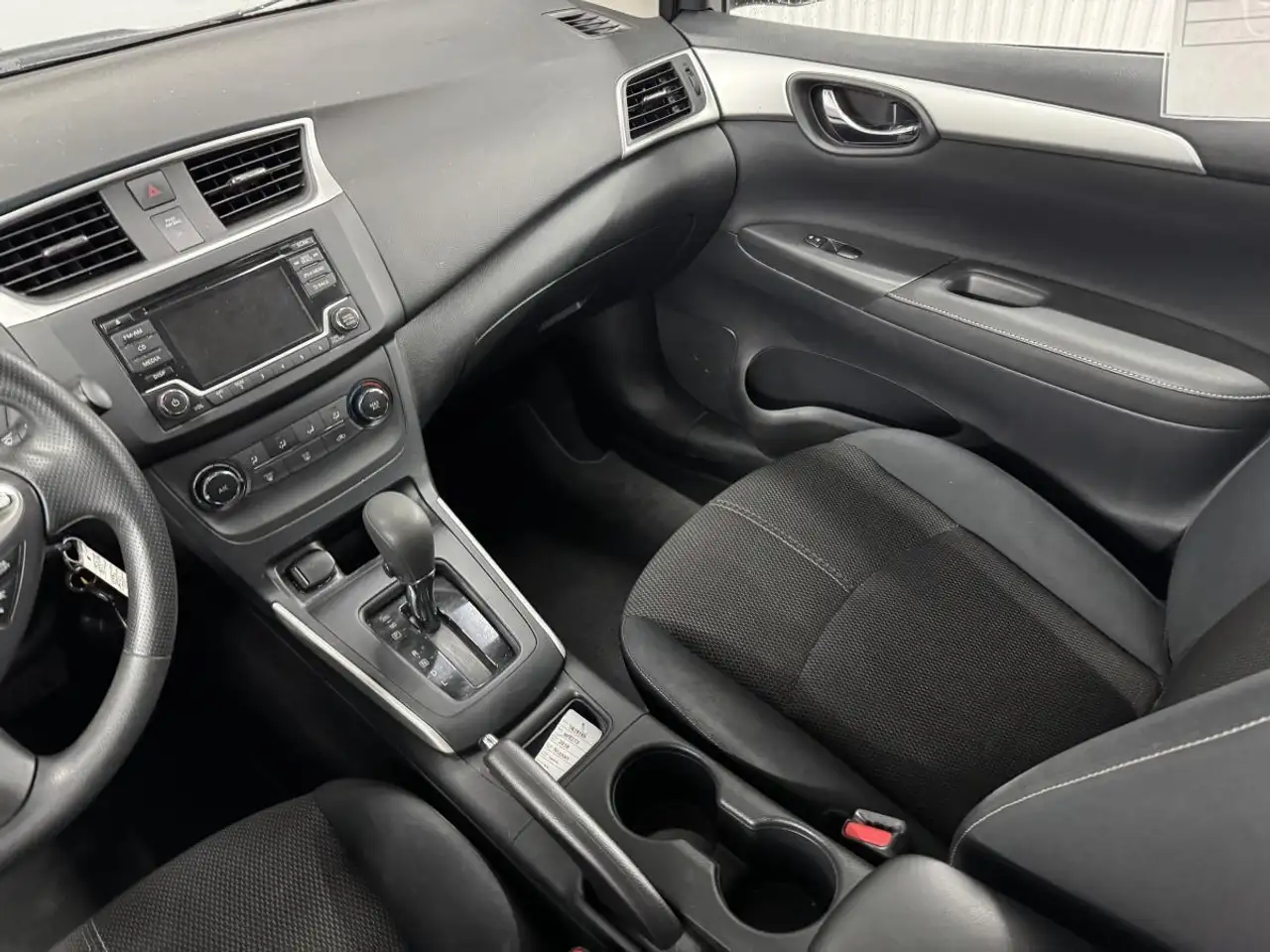 Nissan Sentra снимка Nissan Sentra
