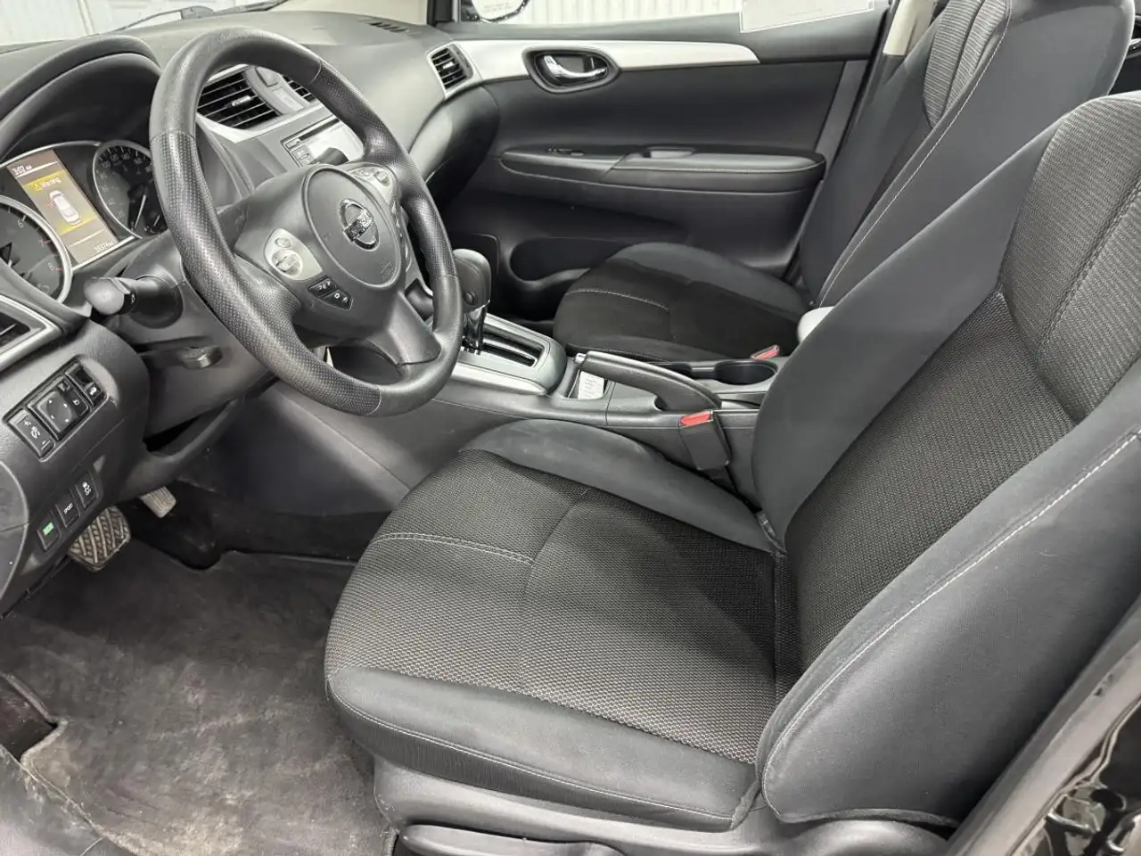Nissan Sentra снимка Nissan Sentra