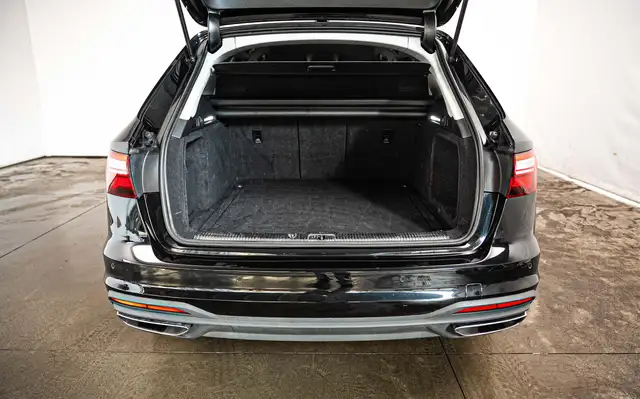 Audi A4 Avant view 6