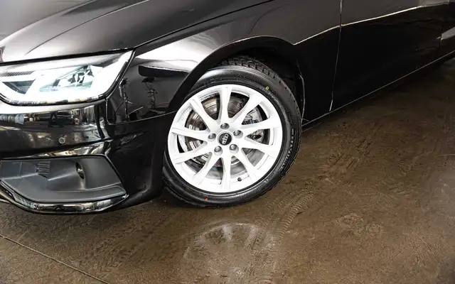 Audi A4 Avant view 5