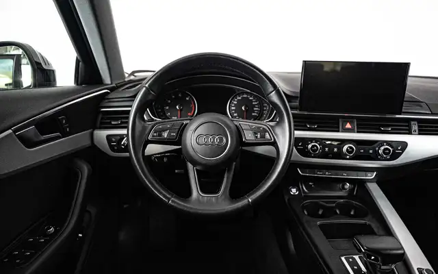 Audi A4 Avant view 12