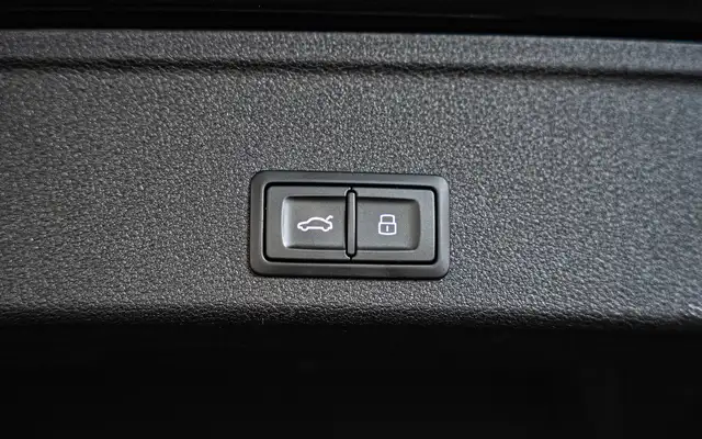 Audi A4 Avant view 7