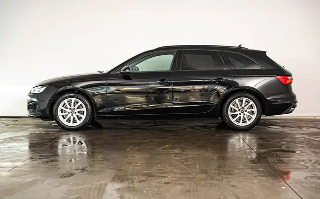 Audi A4 Avant view 2
