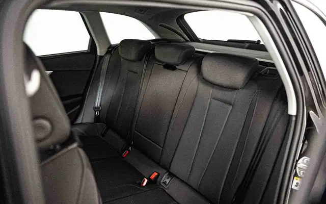 Audi A4 Avant view 8