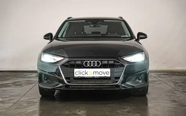 Audi A4 Avant view 3