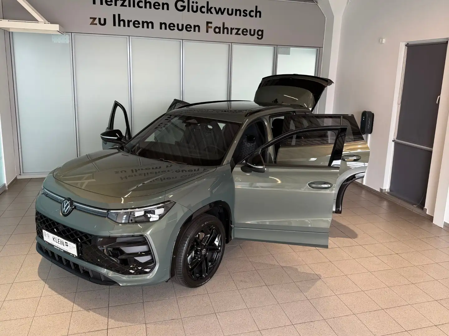 Volkswagen Tayron R-Line 2,0 l TDI SCR 4MOTION 142 kW (193 PS) 7-Gan Grün - 2