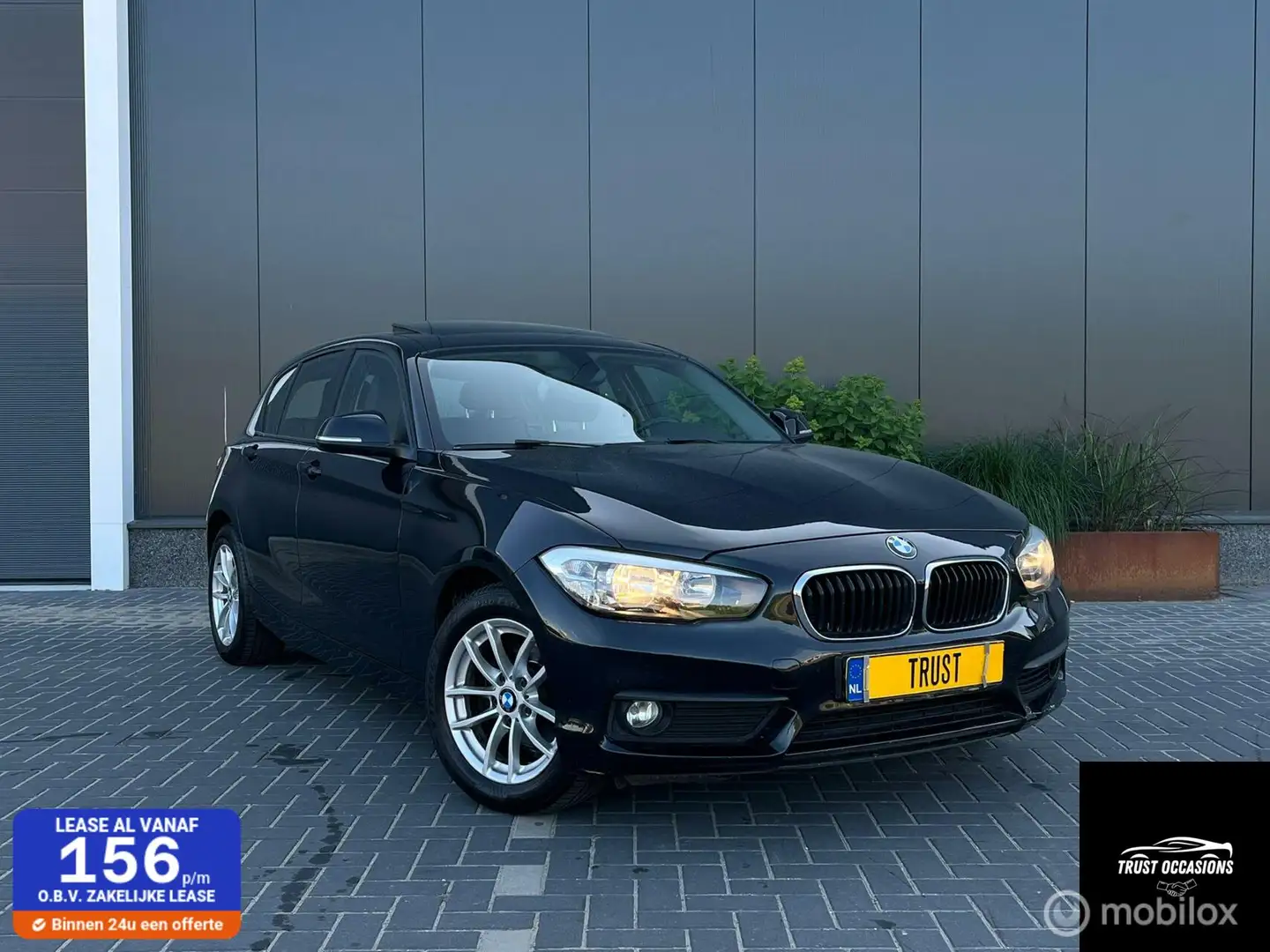 BMW 116 1-serie M-pakket Sport NAVI KEYLESS LED LEER NAP Zwart - 1