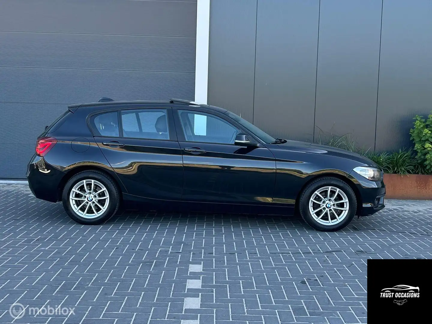 BMW 116 1-serie M-pakket Sport NAVI KEYLESS LED LEER NAP Zwart - 2