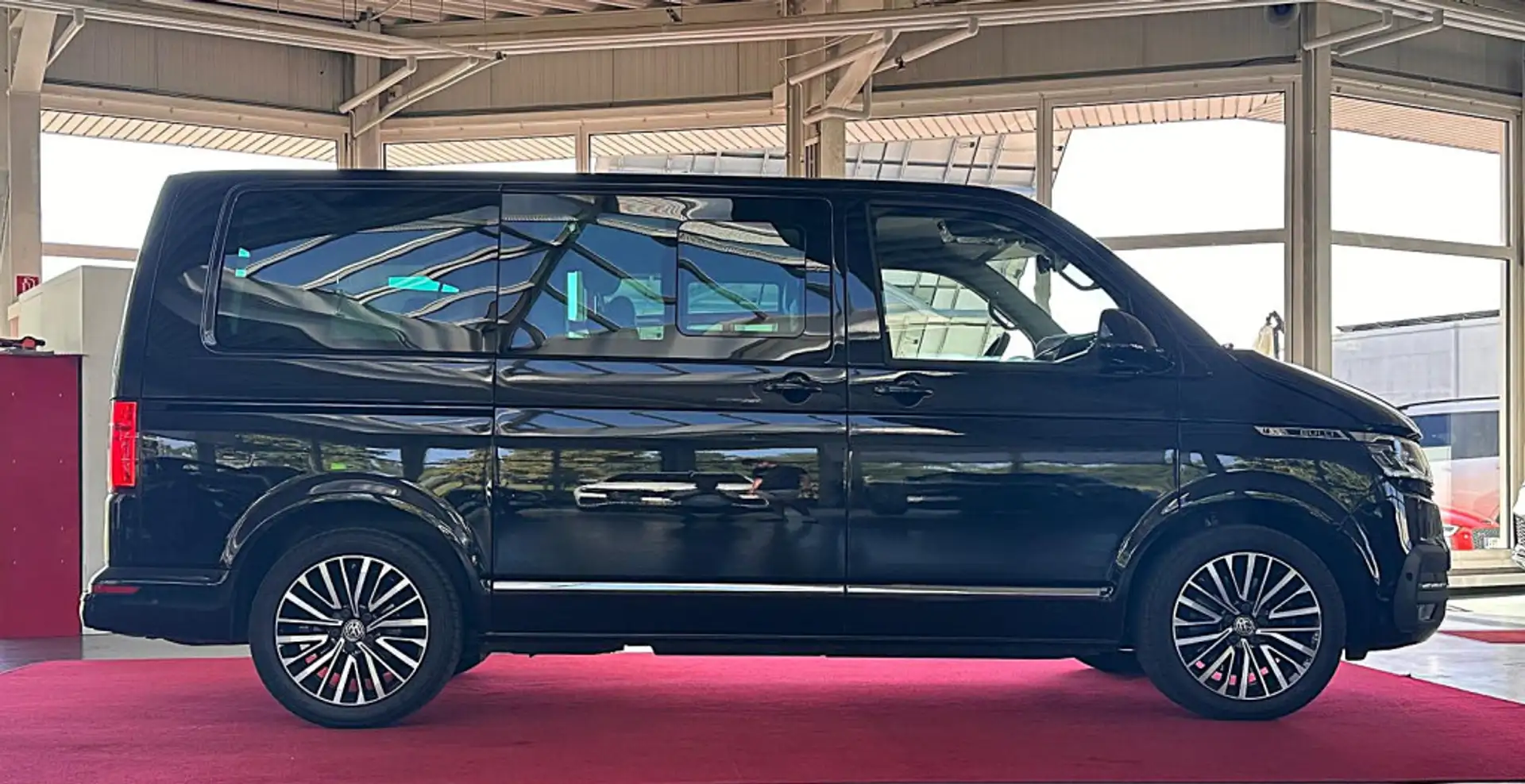 Volkswagen T6 Multivan T6.1 TDI BULLI 4MOTION STANDHZ AHK Noir - 2