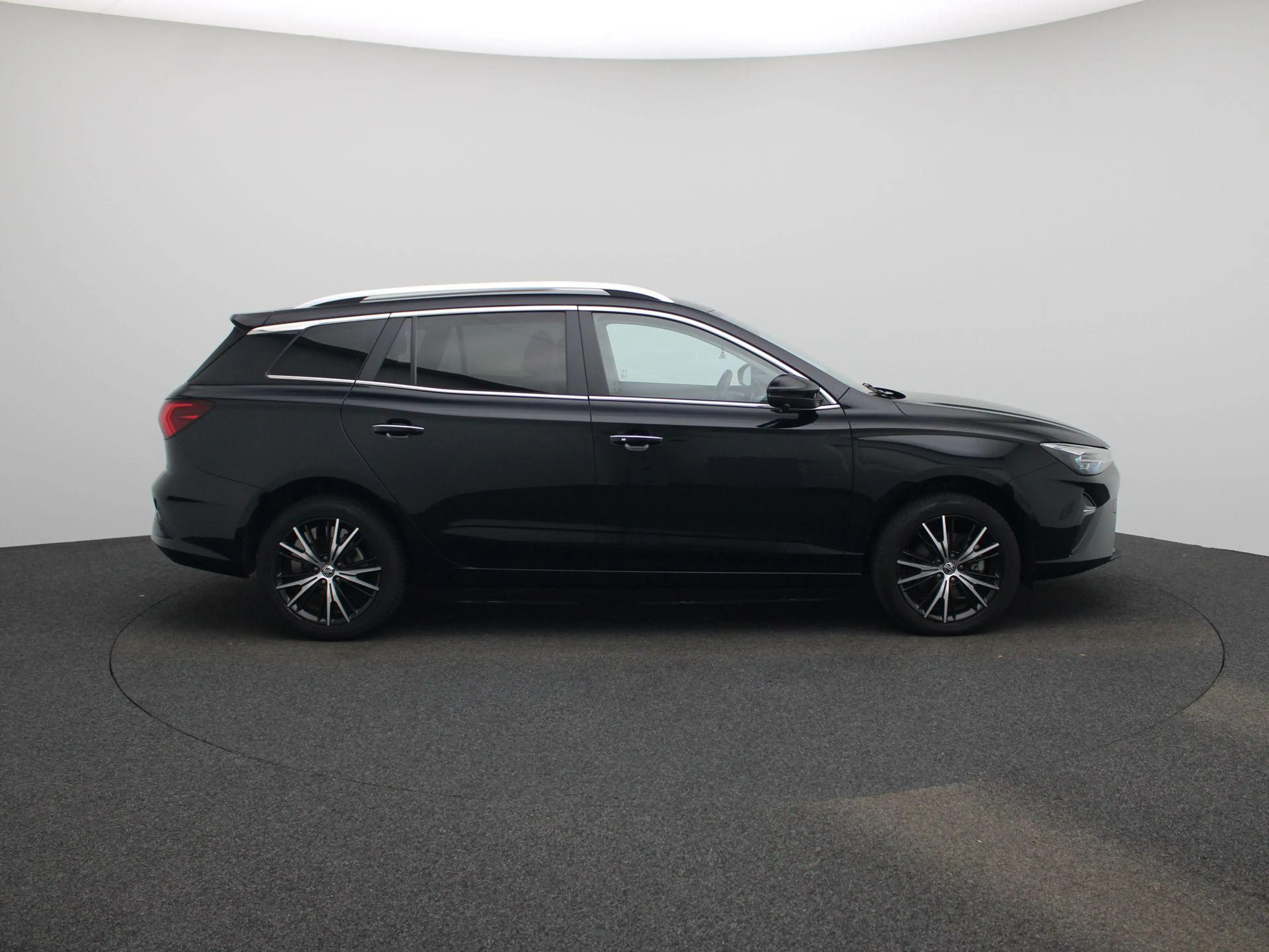 MG MG5 Long Range Luxury 61 kWh — photo 6
