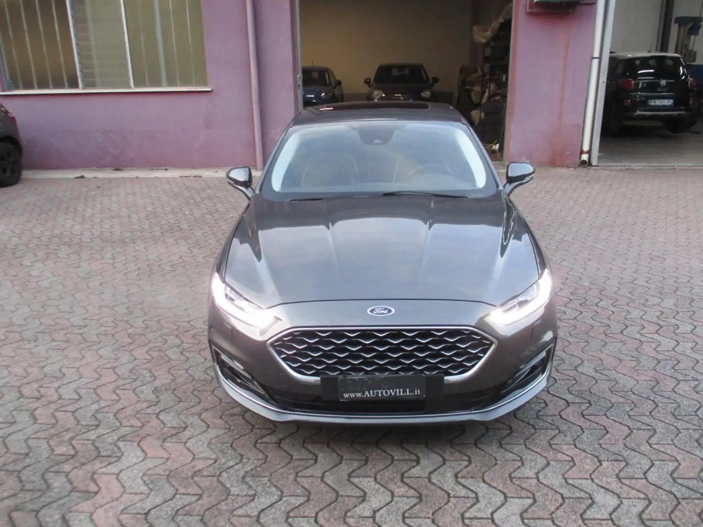 Ford Mondeo Full Hybrid 2.0 187 CV eCVT 4 porte Vignale *FULL Grijs - 2
