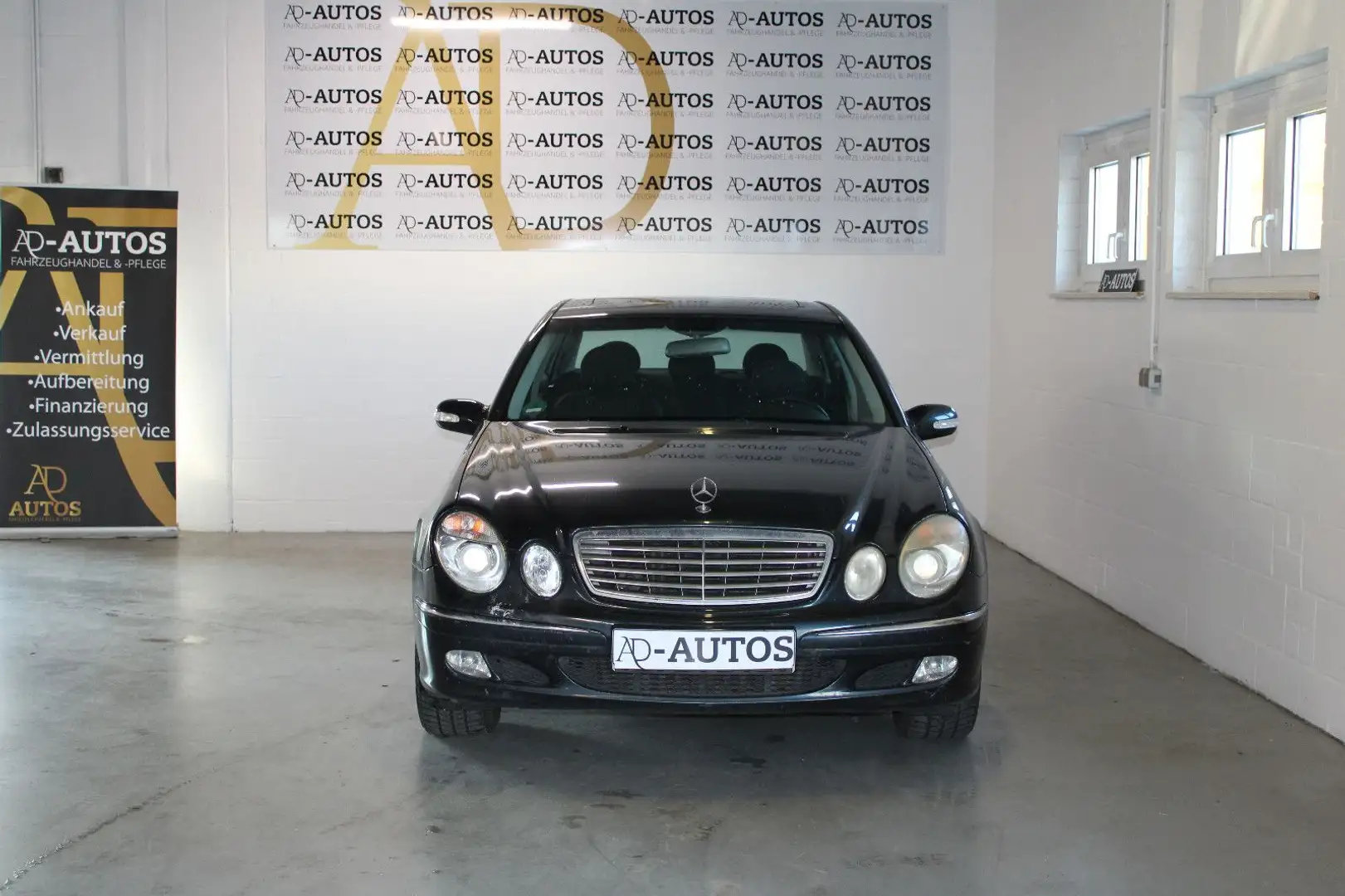 Mercedes-Benz E 200 200 E-Klasse Lim. Kompressor+LPG+NAVI+PDC+GLSD+ Schwarz - 2