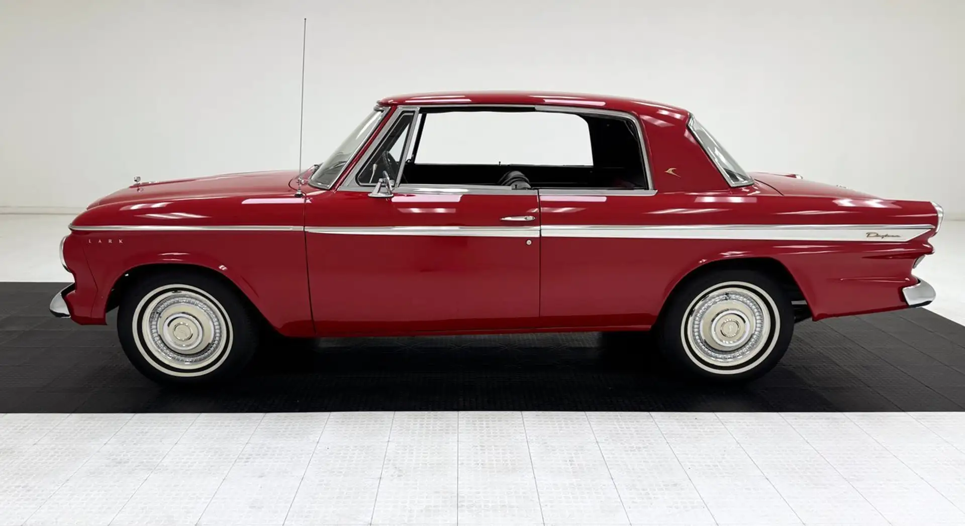 Studebaker Sonstige Daytona 2 Door Hardtop Rot - 2
