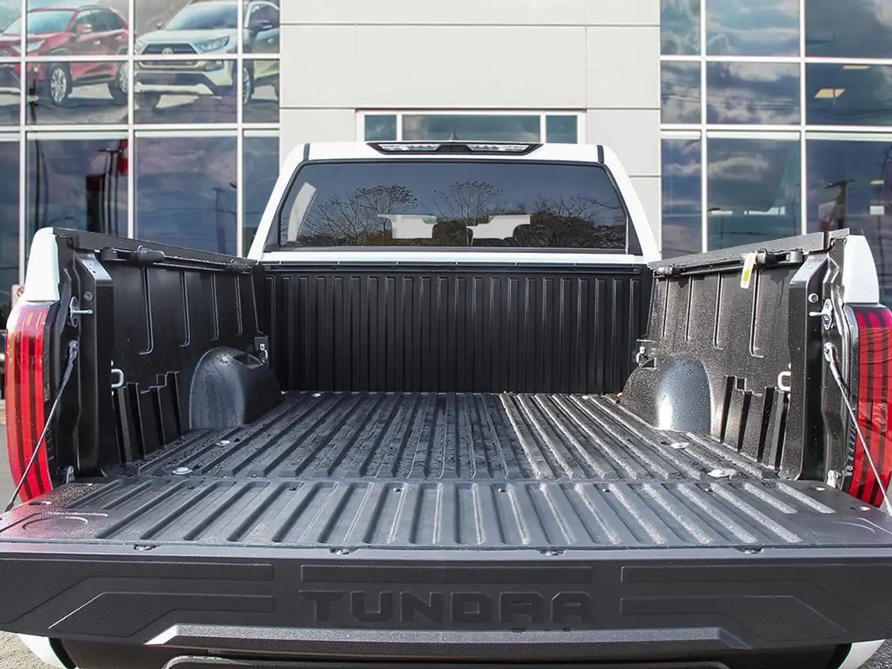 Toyota Tundra снимка Toyota Tundra