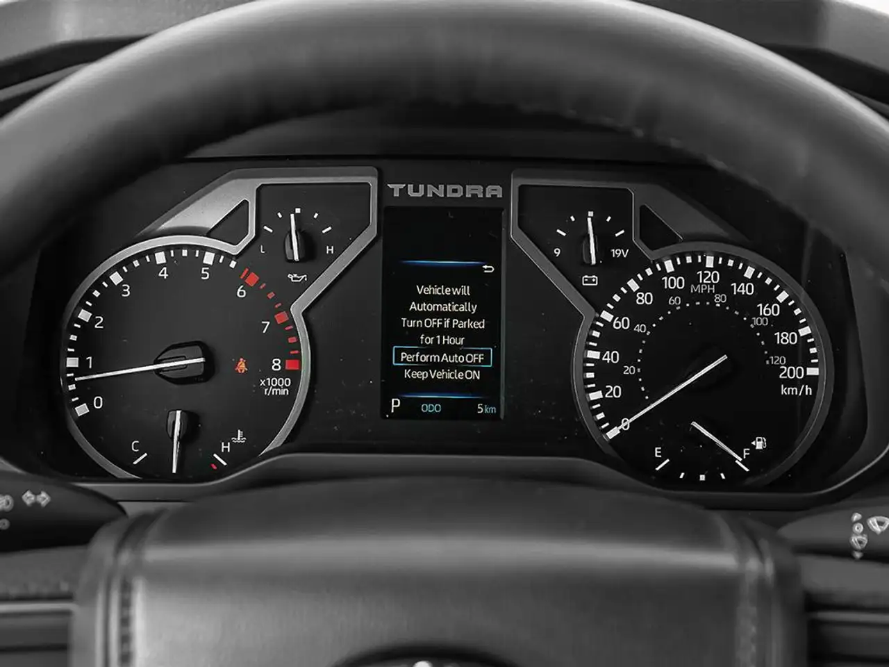 Toyota Tundra снимка Toyota Tundra