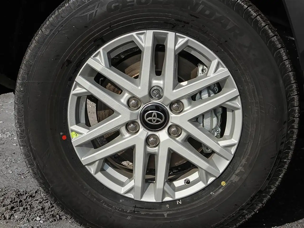 Toyota Tundra снимка Toyota Tundra