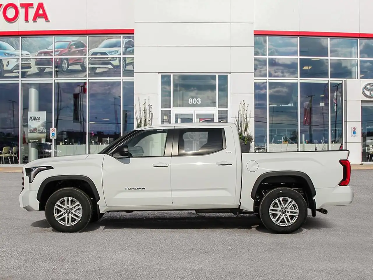 Toyota Tundra снимка Toyota Tundra