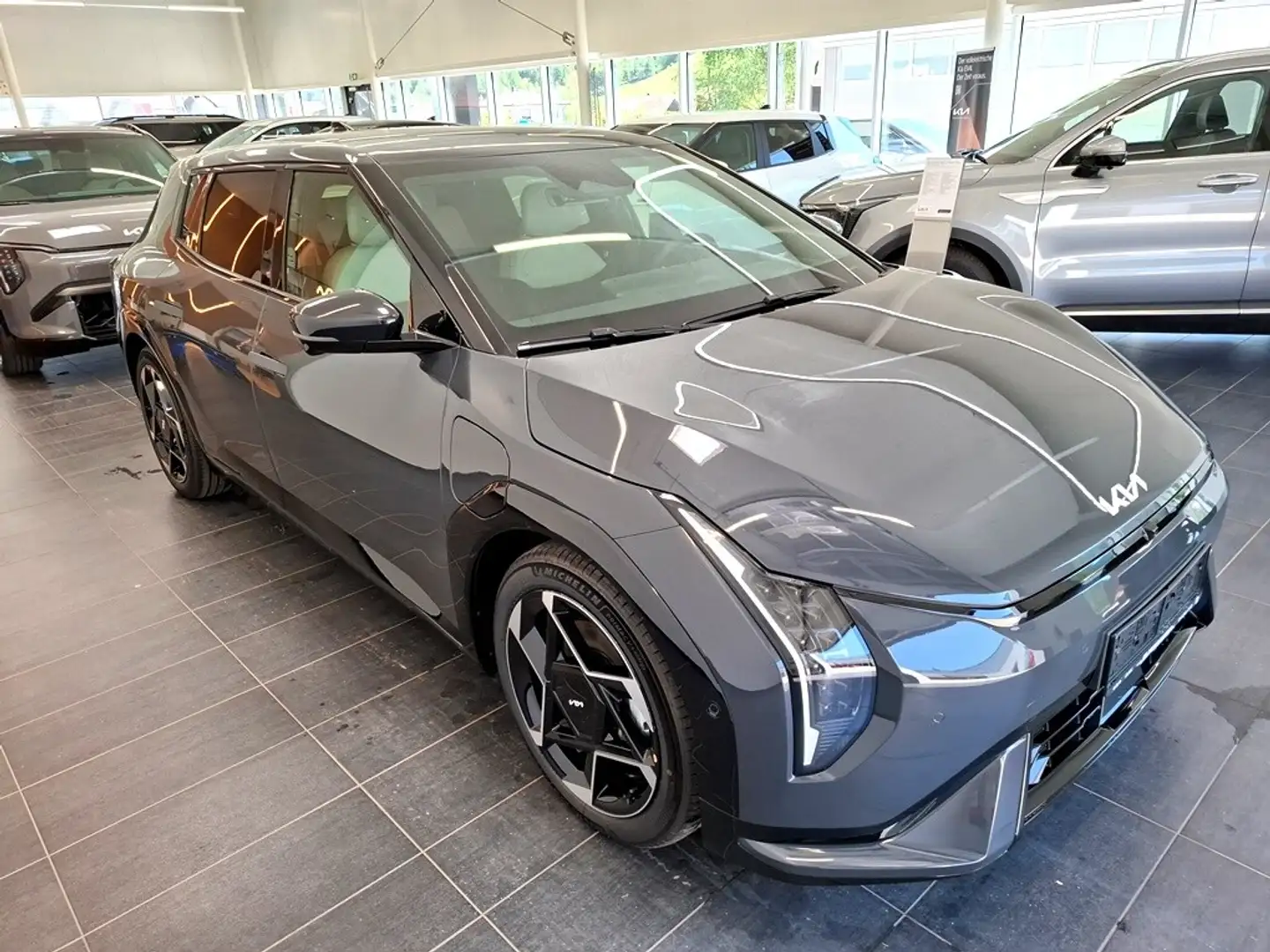 Kia EV4 HB FWD 81,4kWh GT-Line inkl. Schiebedach Grau - 2
