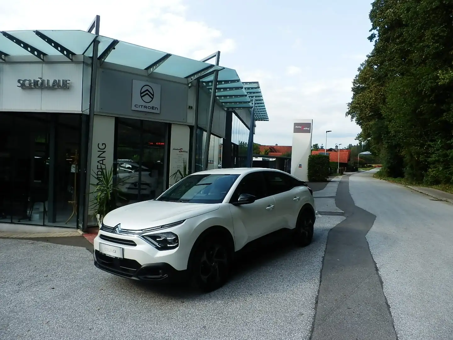 Citroen C4 BHDI130 EAT8 Plus Blanc - 1