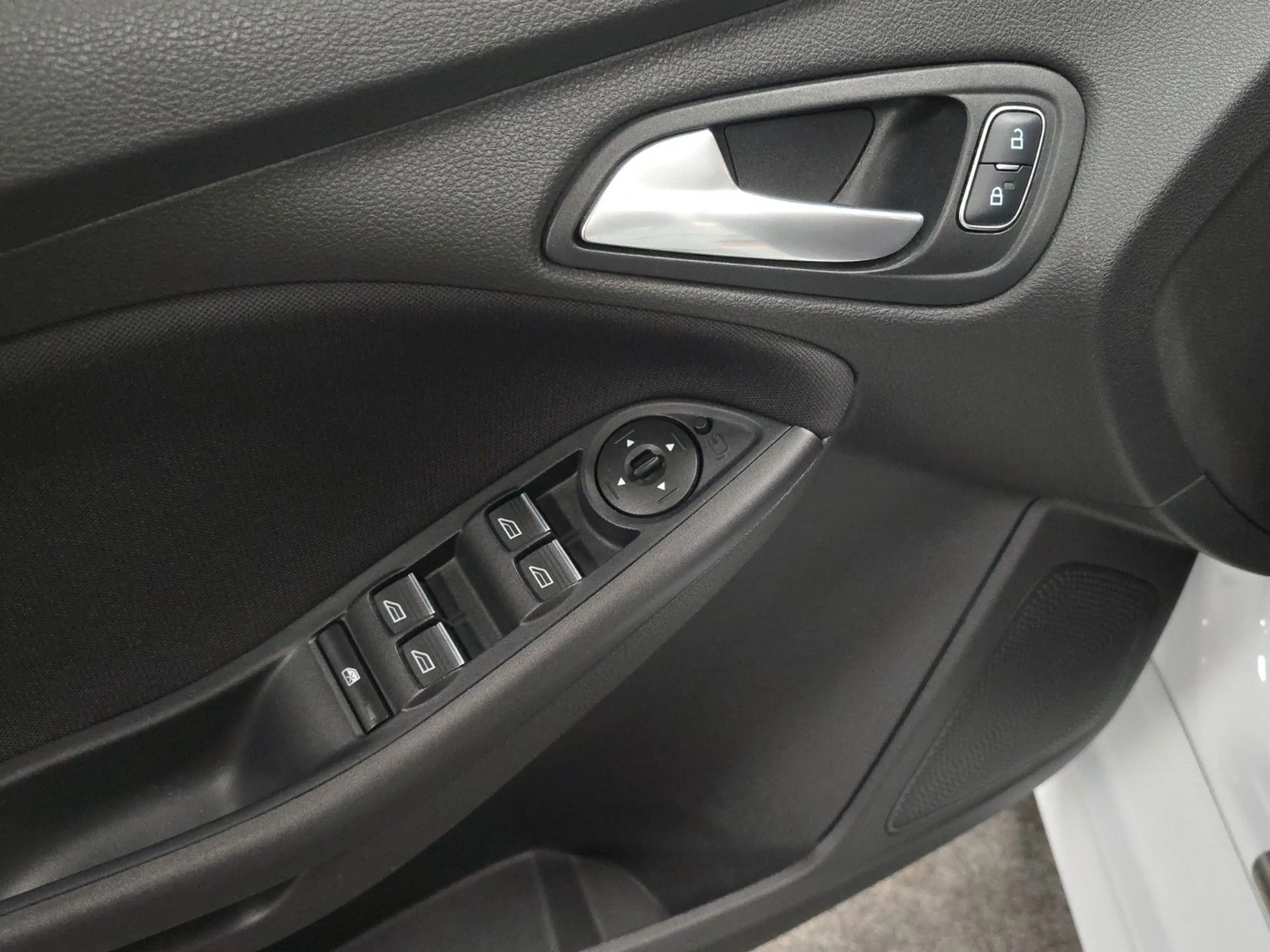 Ford Focus Turnier ST-Line TÜV/SERVICE NEU ! GARANTIE — photo 11