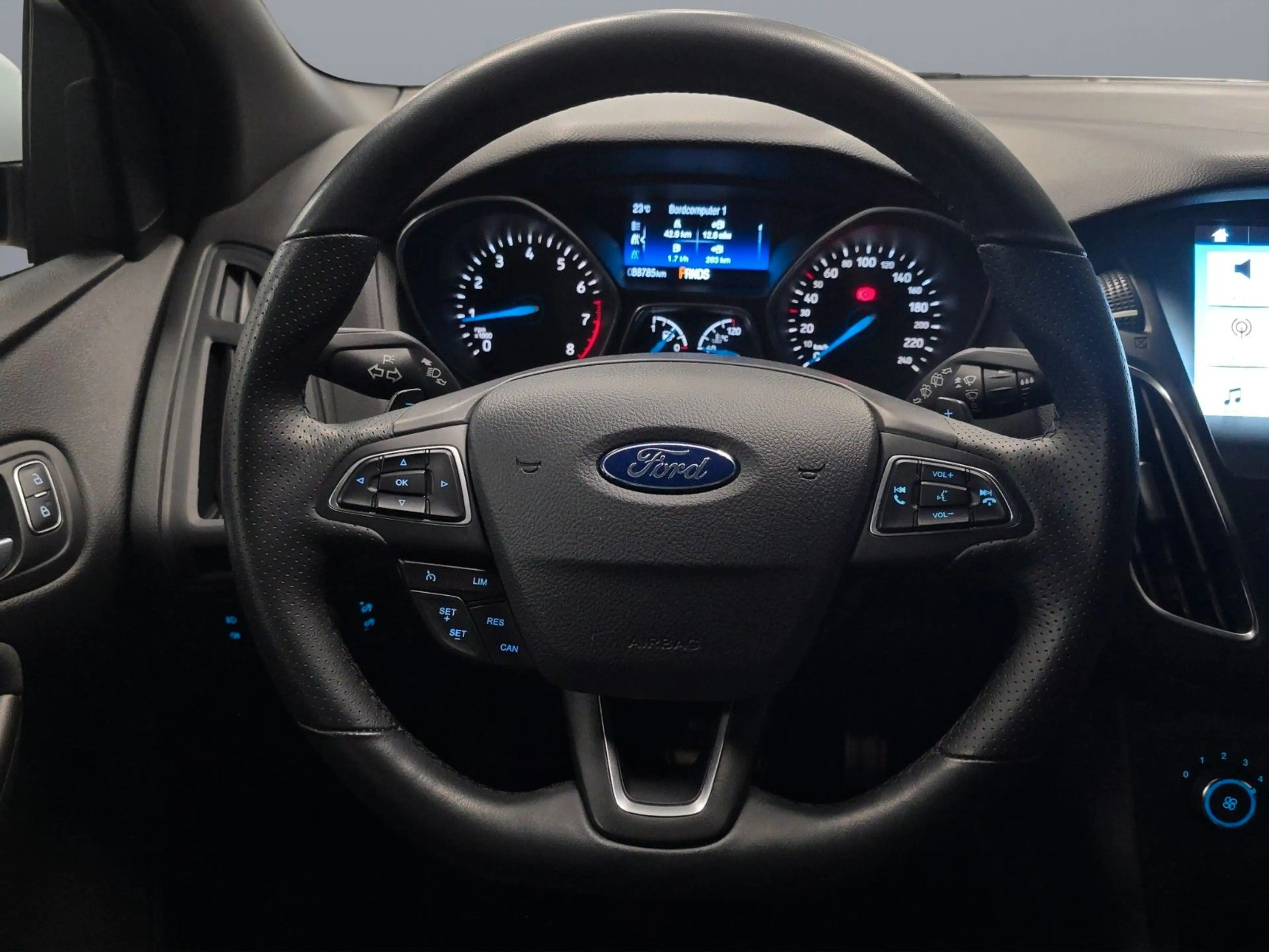 Ford Focus Turnier ST-Line TÜV/SERVICE NEU ! GARANTIE — photo 13
