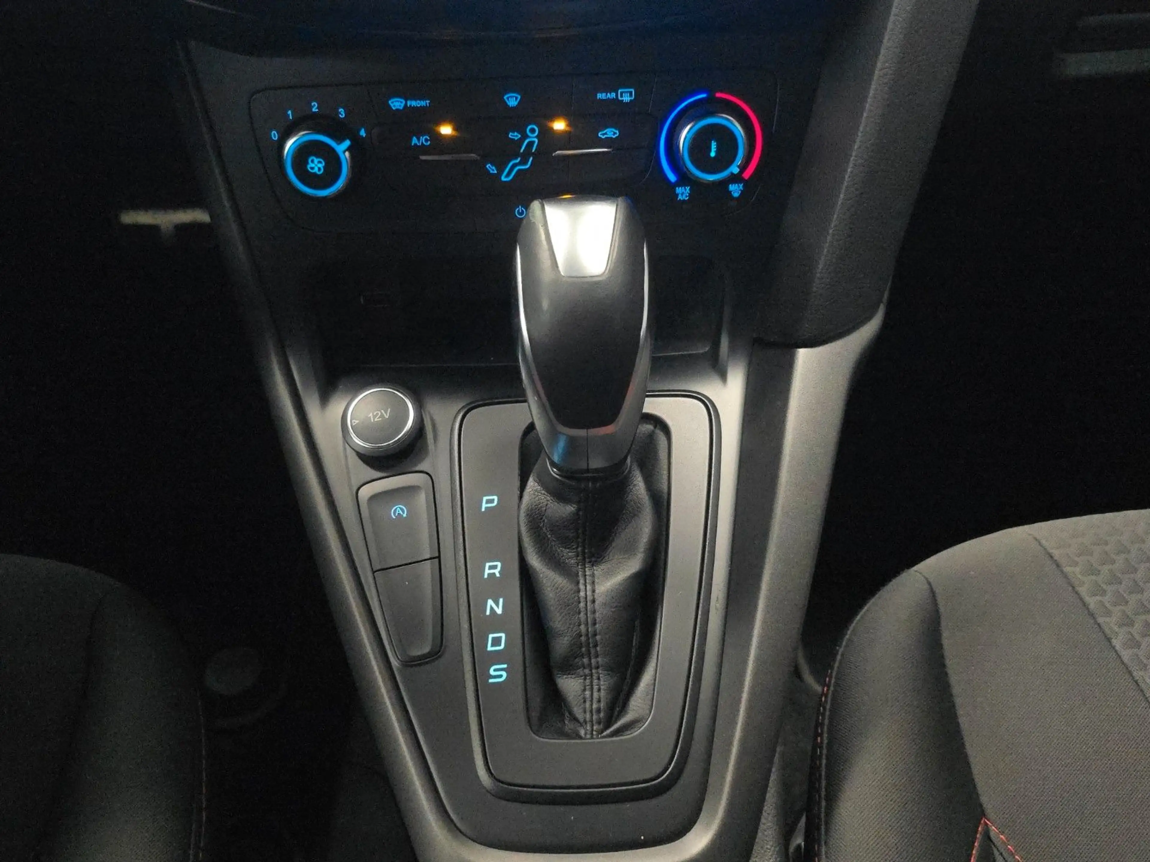 Ford Focus Turnier ST-Line TÜV/SERVICE NEU ! GARANTIE — photo 20