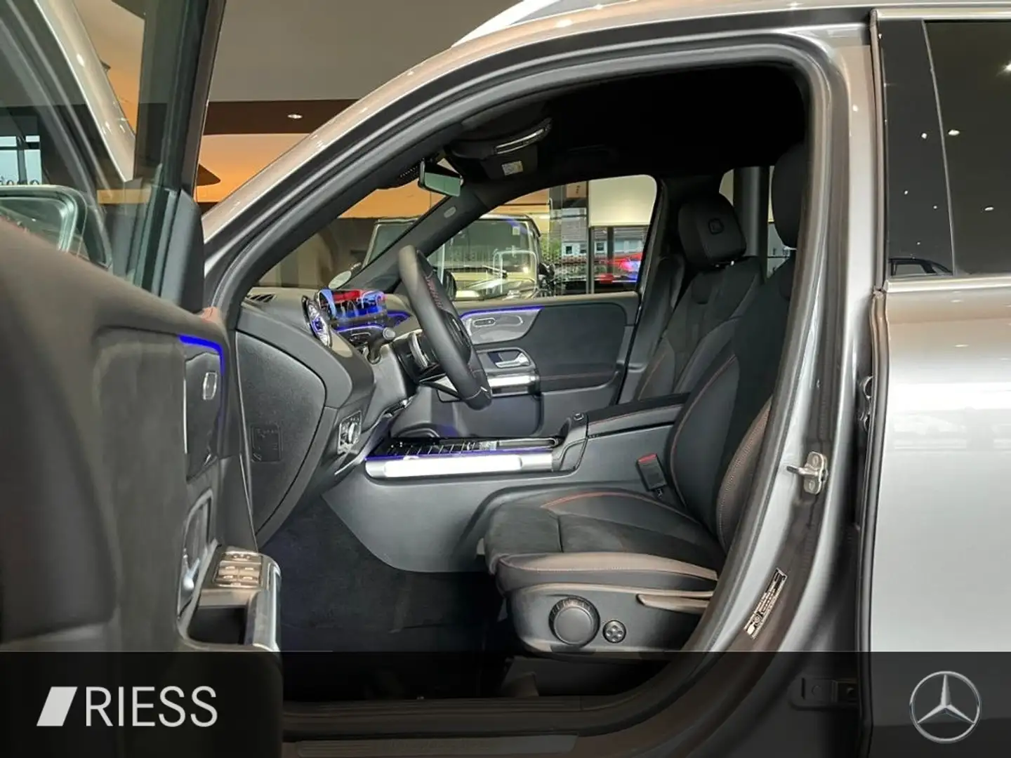 Mercedes-Benz GLB 200 d 4M AMG+AHK+DISTRONIC+KEYLESS+MULTIBEAM Grau - 2