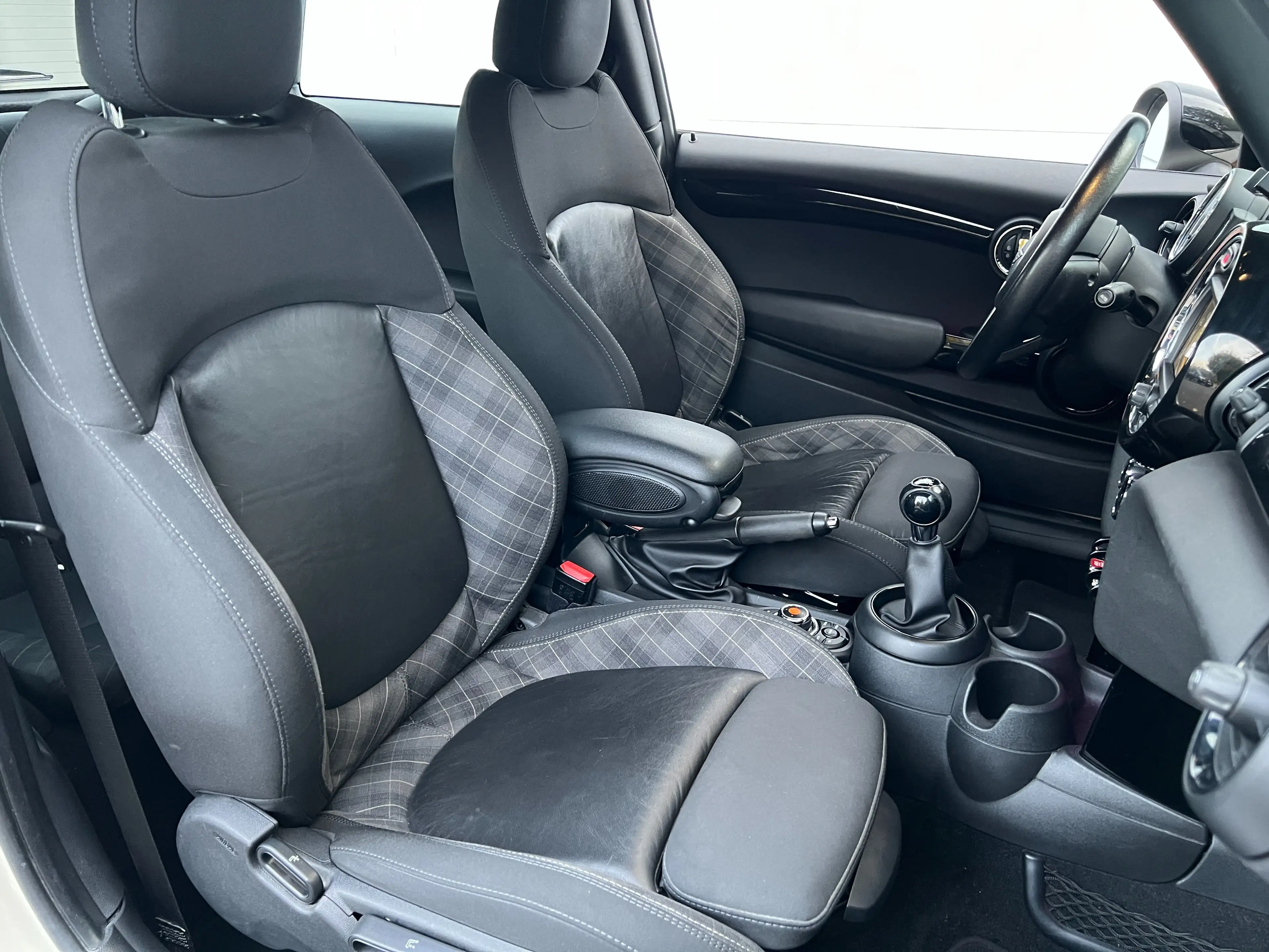 MINI Cooper D FULL - Cuir, Navigation, Xénon, British Flag — photo 10