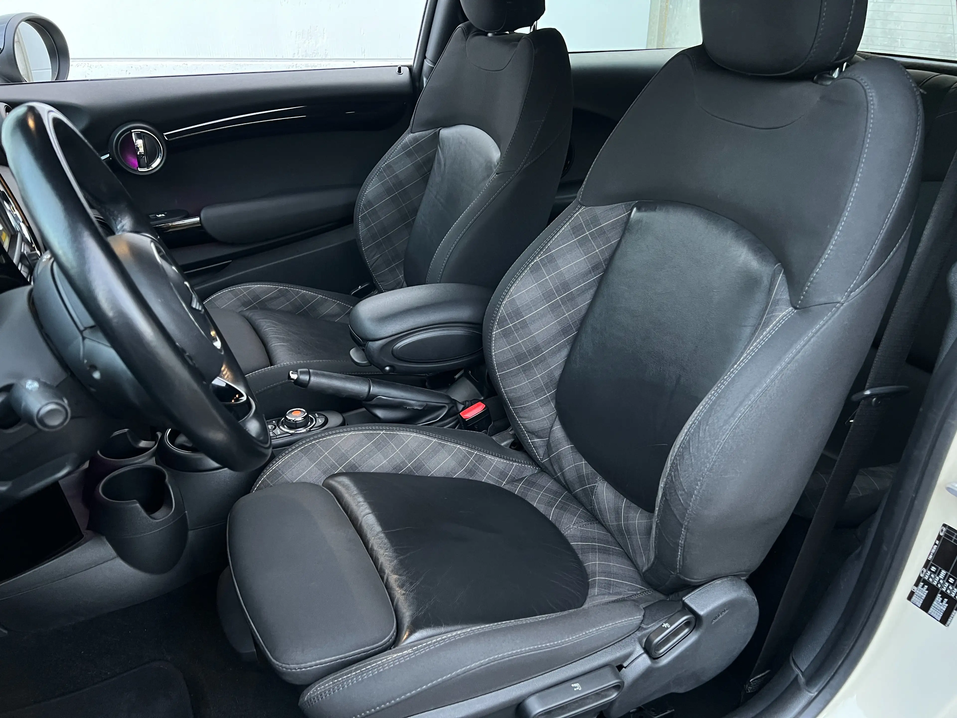 MINI Cooper D FULL - Cuir, Navigation, Xénon, British Flag — photo 9