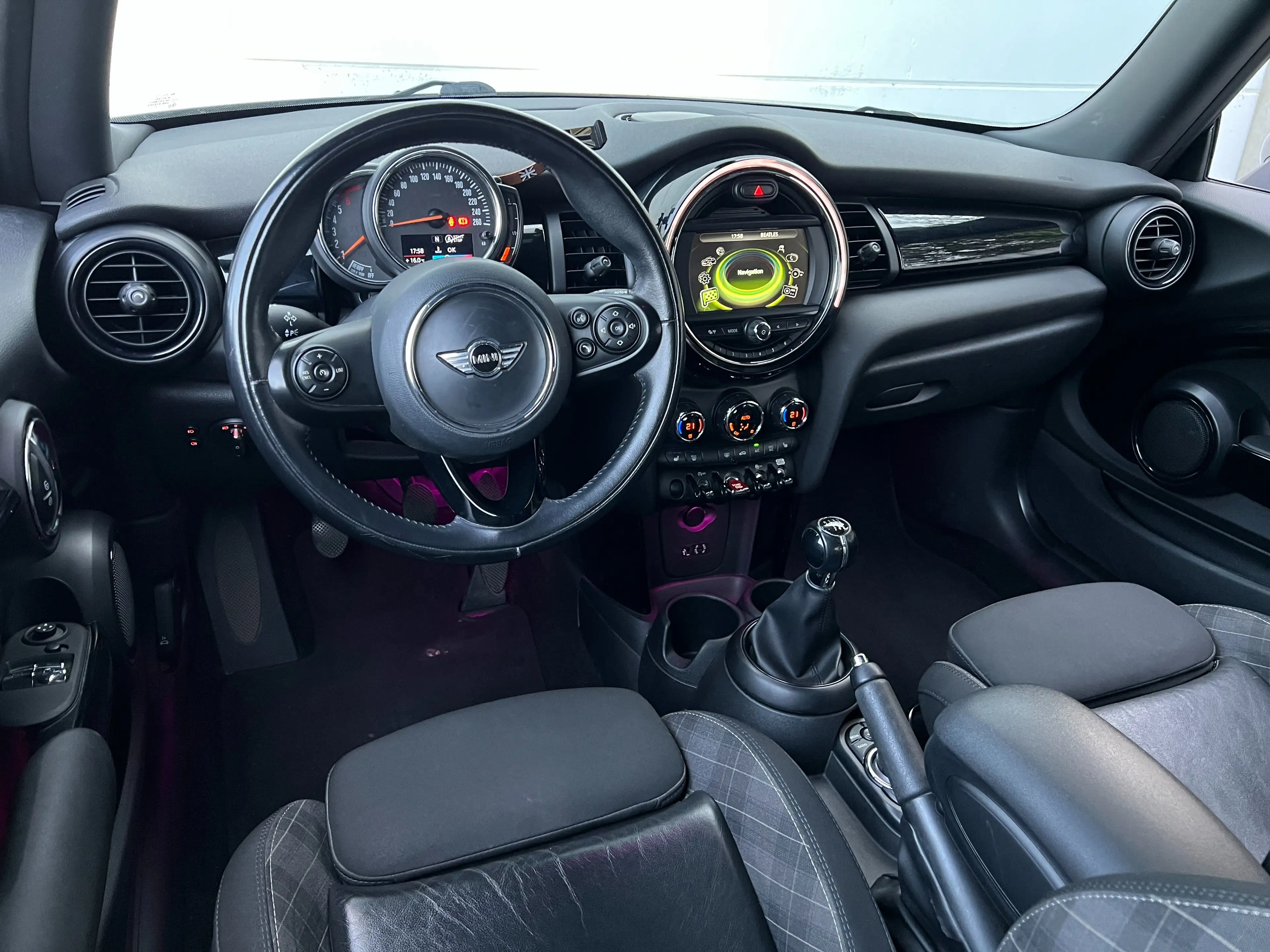 MINI Cooper D FULL - Cuir, Navigation, Xénon, British Flag — photo 7