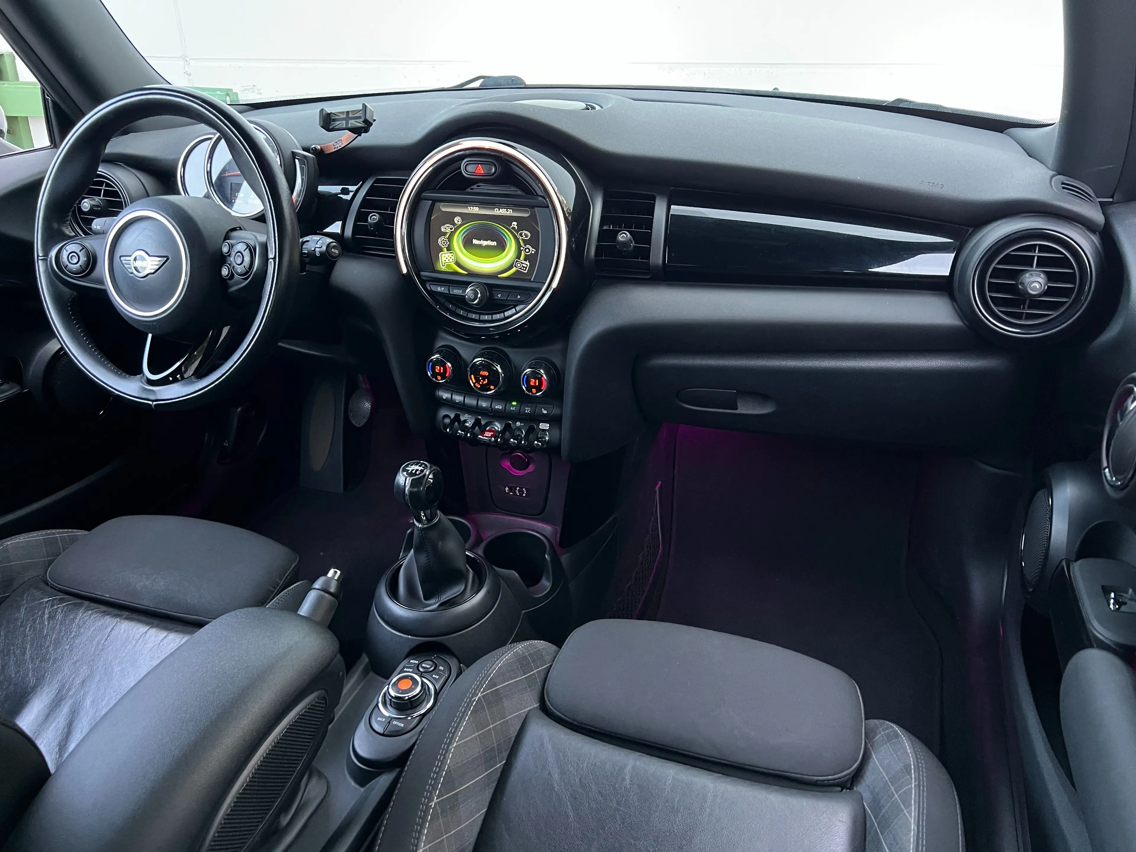 MINI Cooper D FULL - Cuir, Navigation, Xénon, British Flag — photo 8