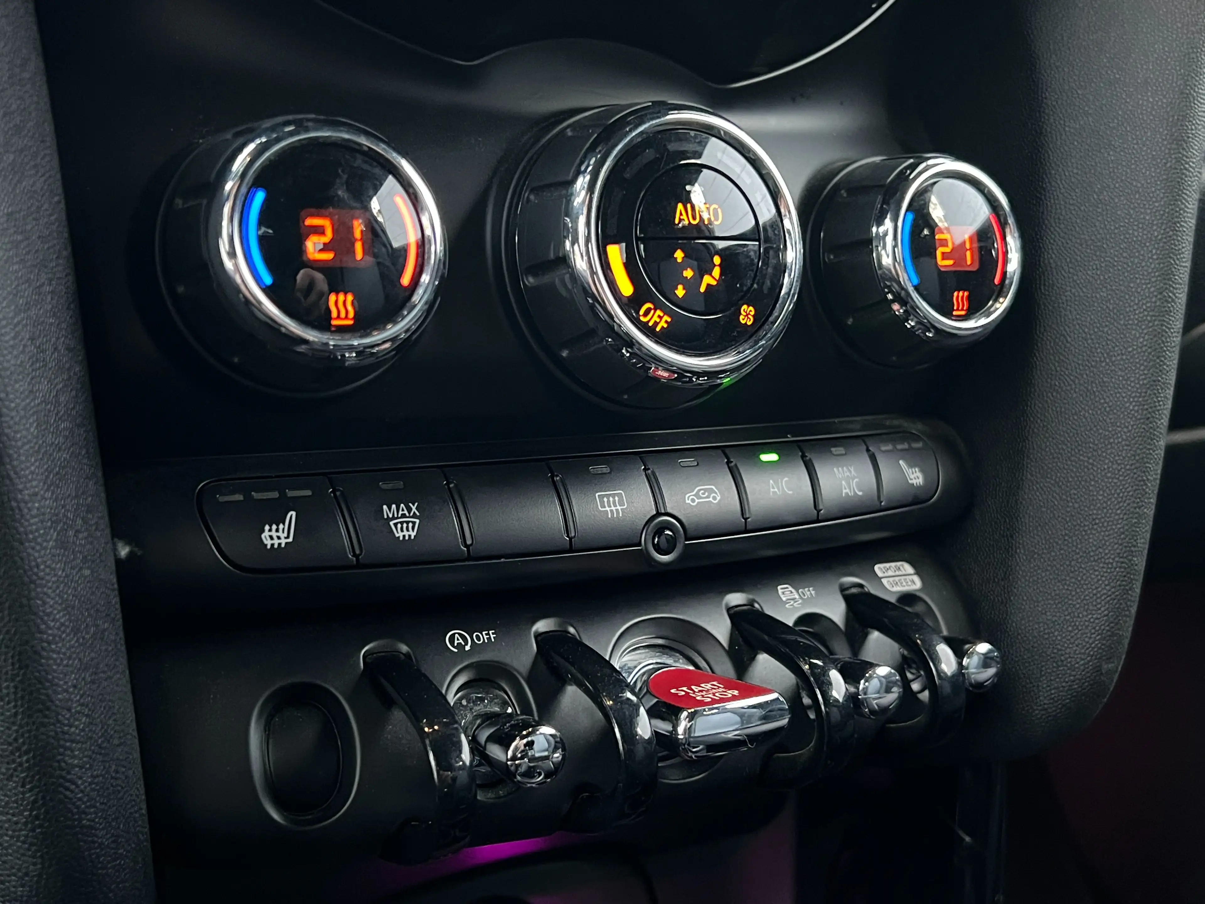 MINI Cooper D FULL - Cuir, Navigation, Xénon, British Flag — photo 15