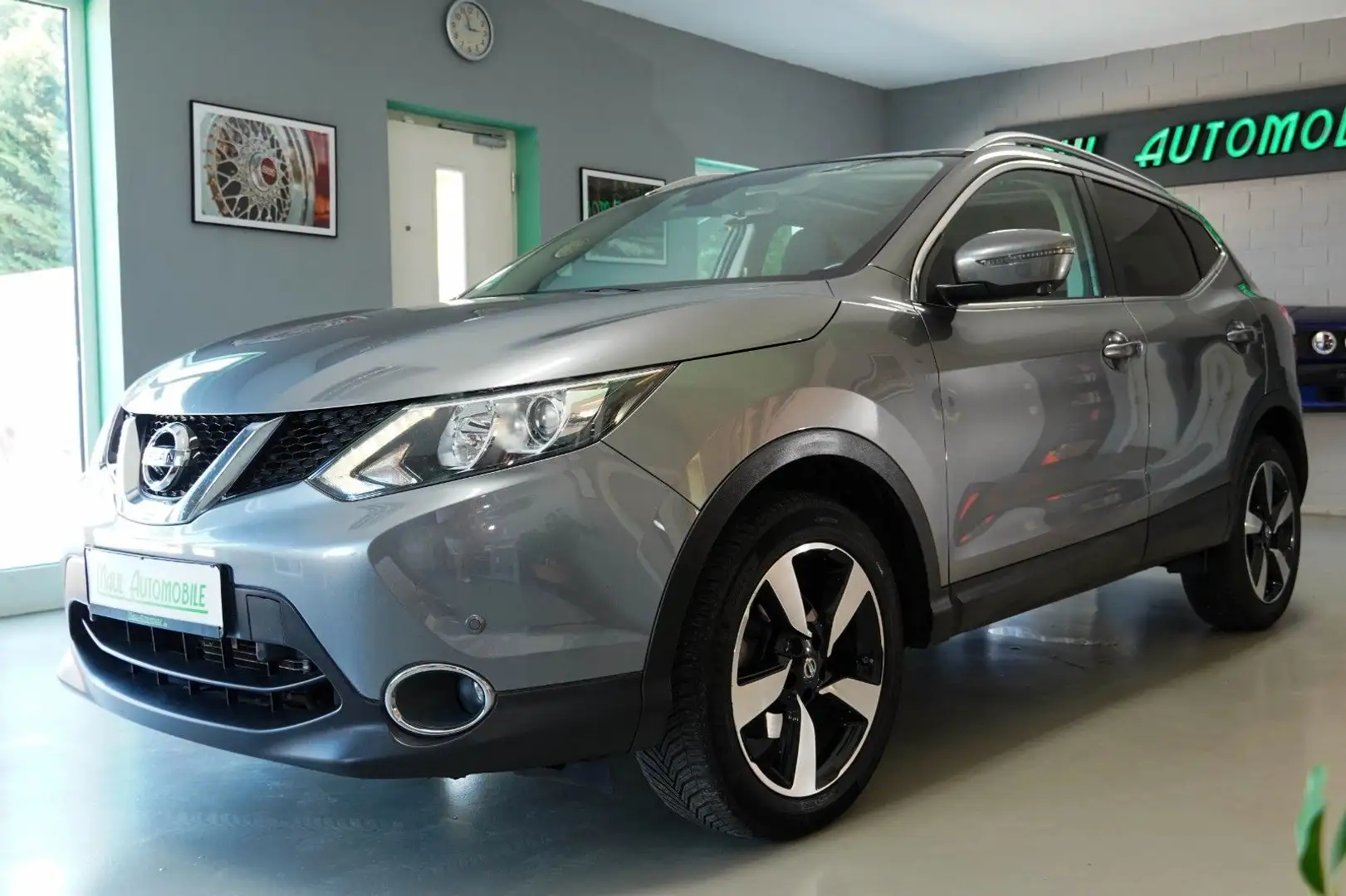 Nissan Qashqai Aut,360,SHZ,PANO,TEMP,AHK,Key-Le Grijs - 1