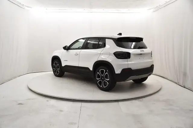 Jeep Avenger view 3