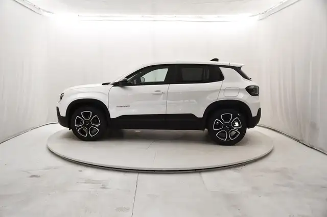 Jeep Avenger view 2