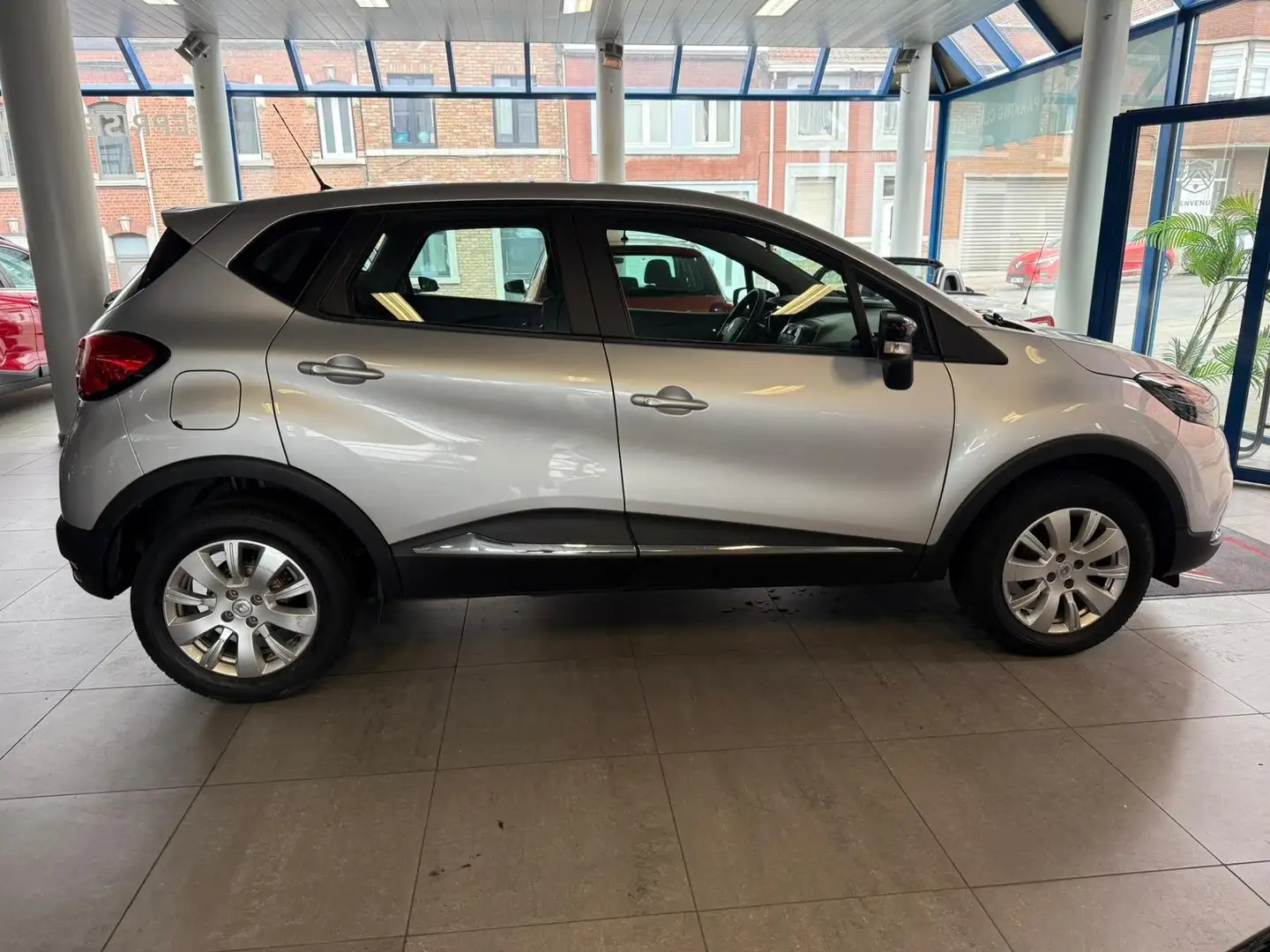 Renault Captur SEULEMENT 23 000 KM TOP ETAT Grau - 2