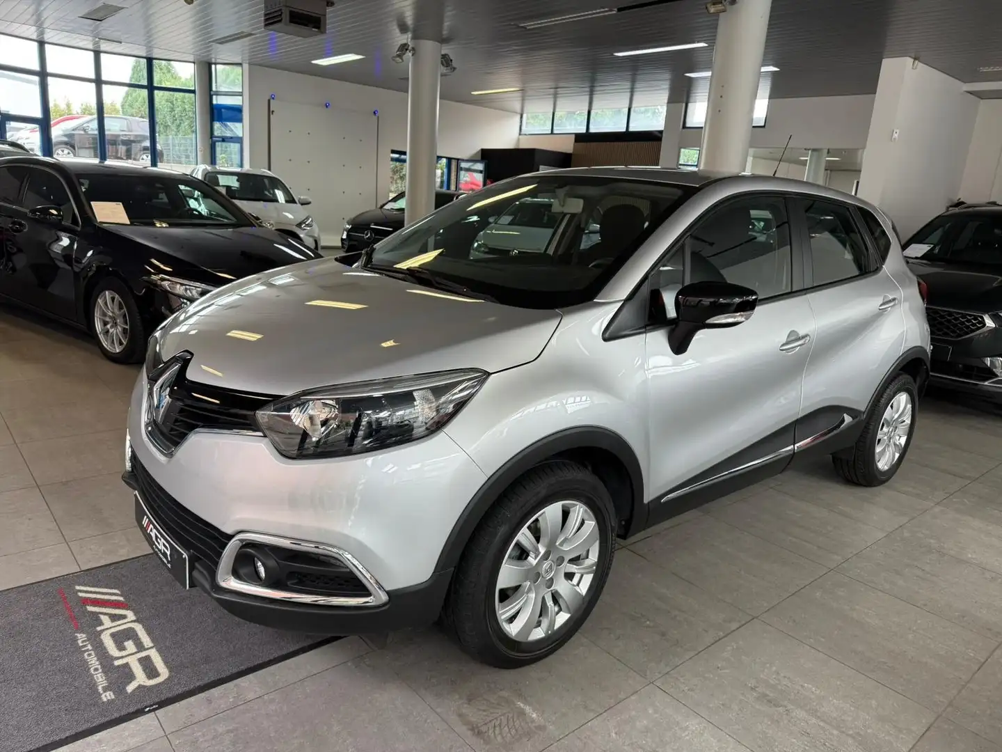 Renault Captur SEULEMENT 23 000 KM TOP ETAT Grau - 1