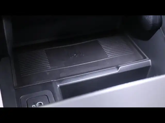 Land Rover Range Rover Evoque view 25