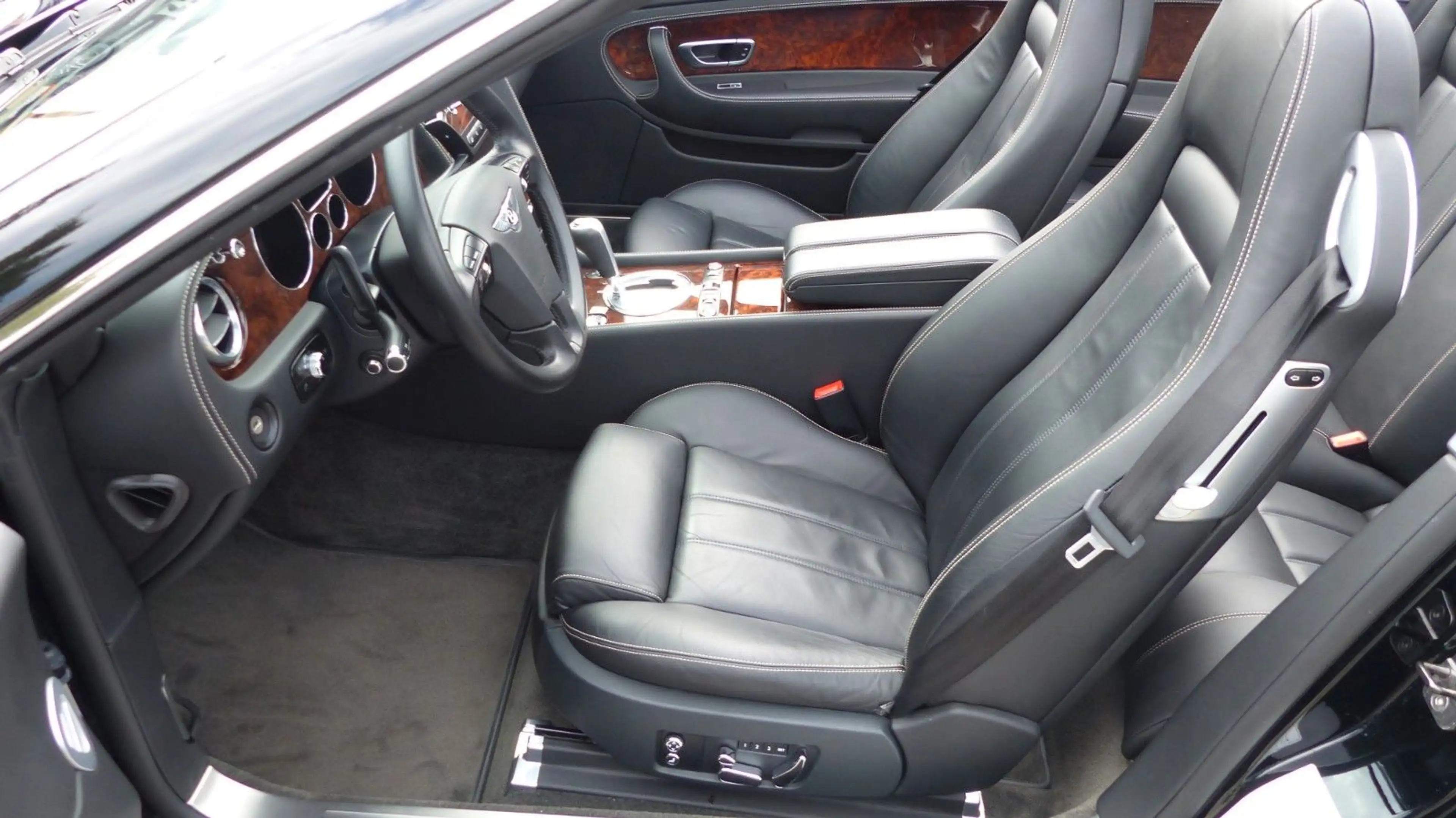 Bentley Continental GTC tripple schwarz  W12 4WD — photo 10