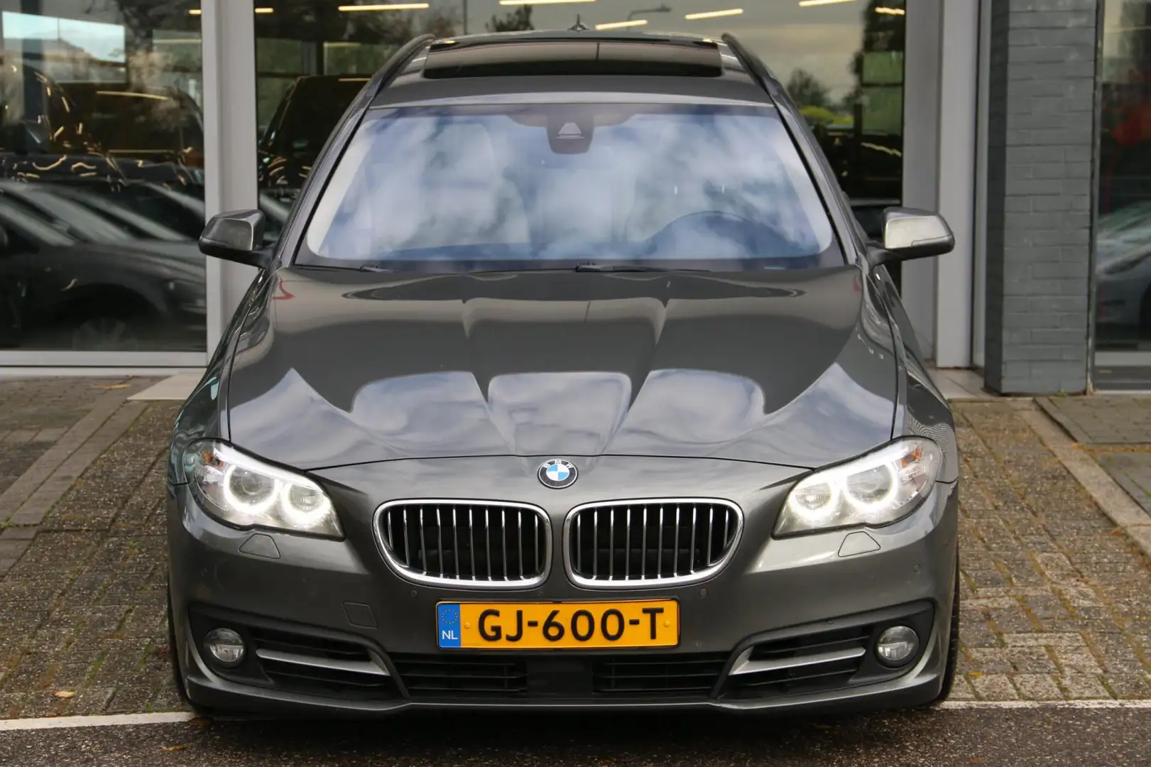 BMW 520 5-serie Touring 520d High Executive Grijs - 2