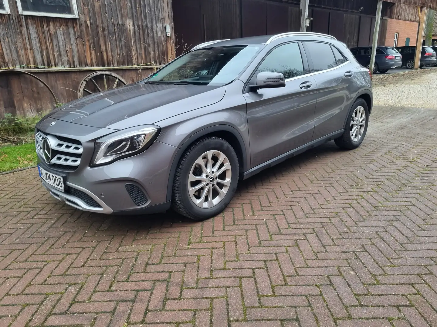 Mercedes-Benz GLA 220 GLA 4Matic 7G-DCT AMG Line Grau - 1