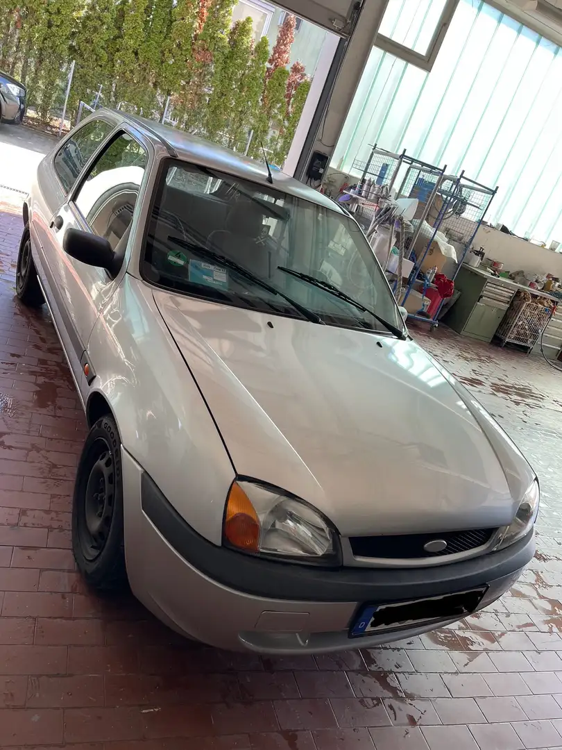 Ford Fiesta Courier - 2