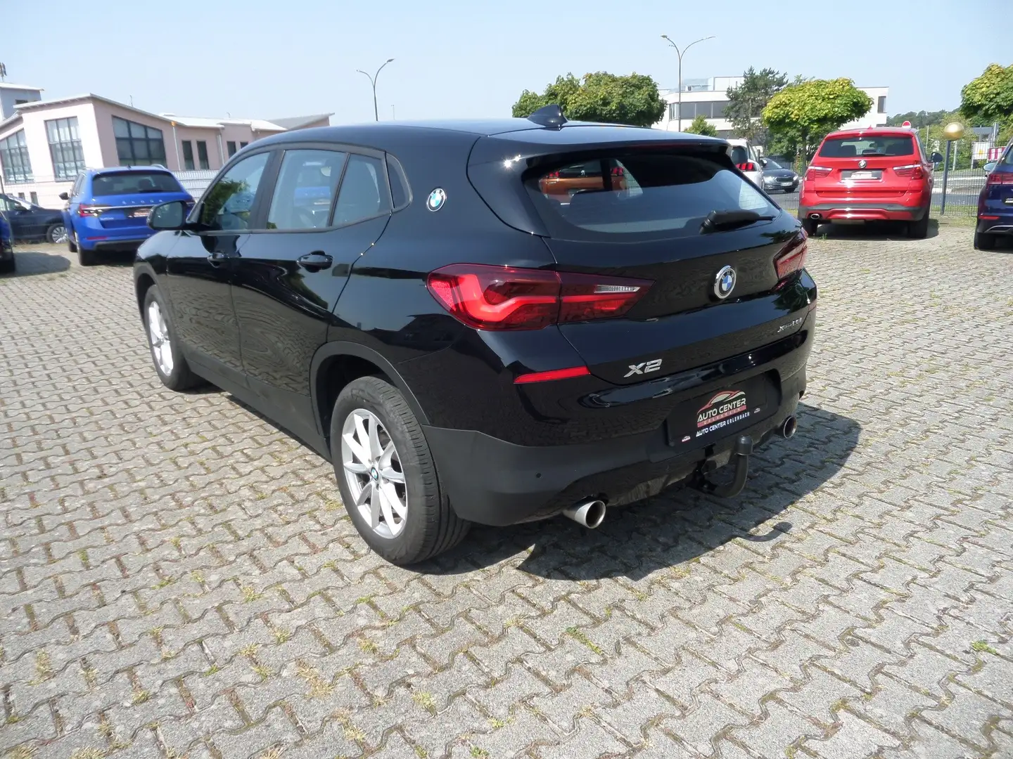 BMW X2 xDrive 20 i+Navi+AHK+LED+Cam+ACC+1.Hand+AUTOMATIK Negro - 2