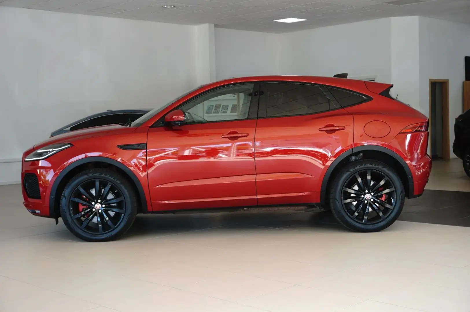 Jaguar E-Pace P300 e R-Dynamic HSE AWD Plug-In Hybrid Rot - 2