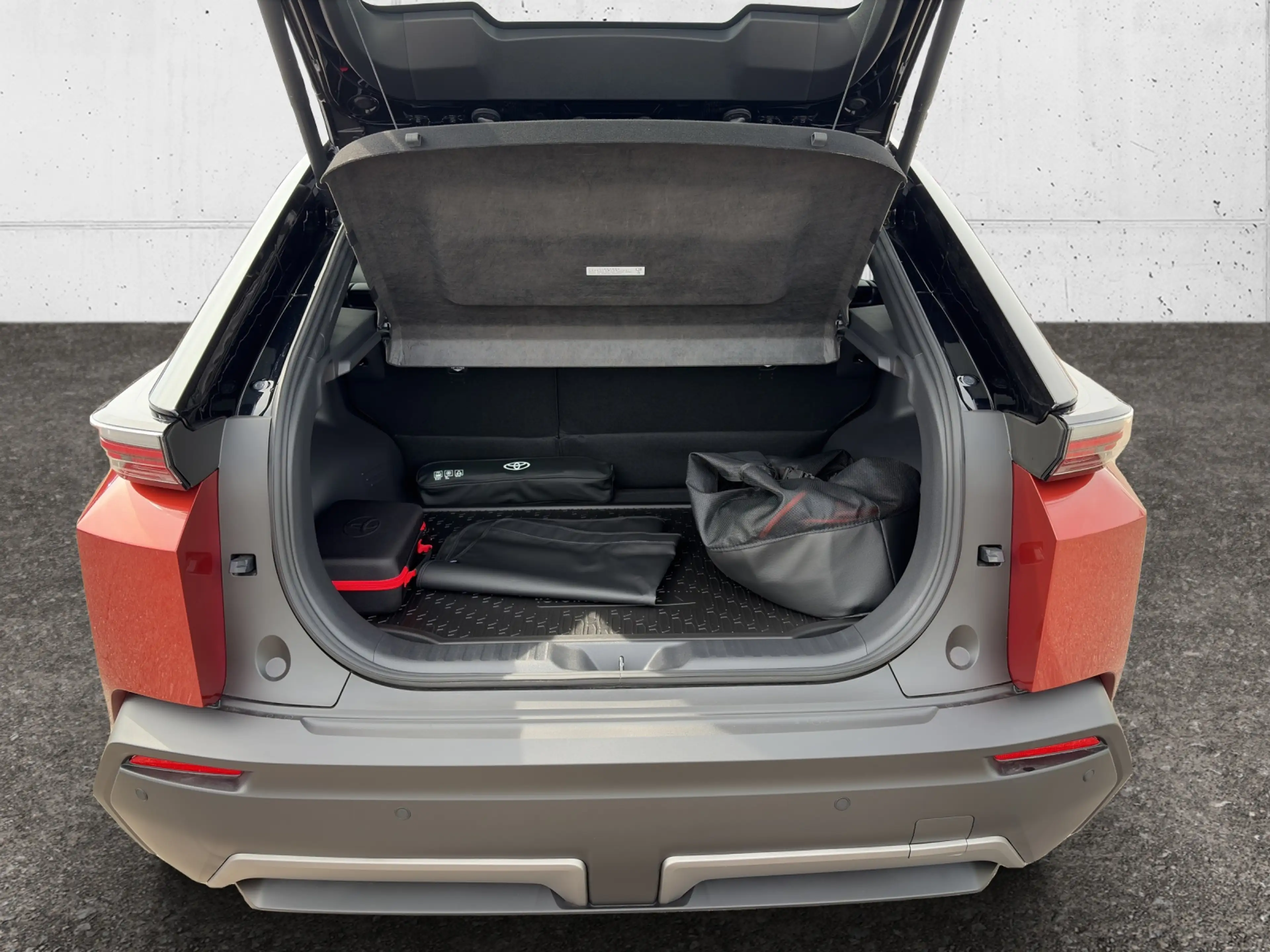 Toyota C-HR + Elektrik AWD Lounge - 501km Reichweite 5t. — photo 4