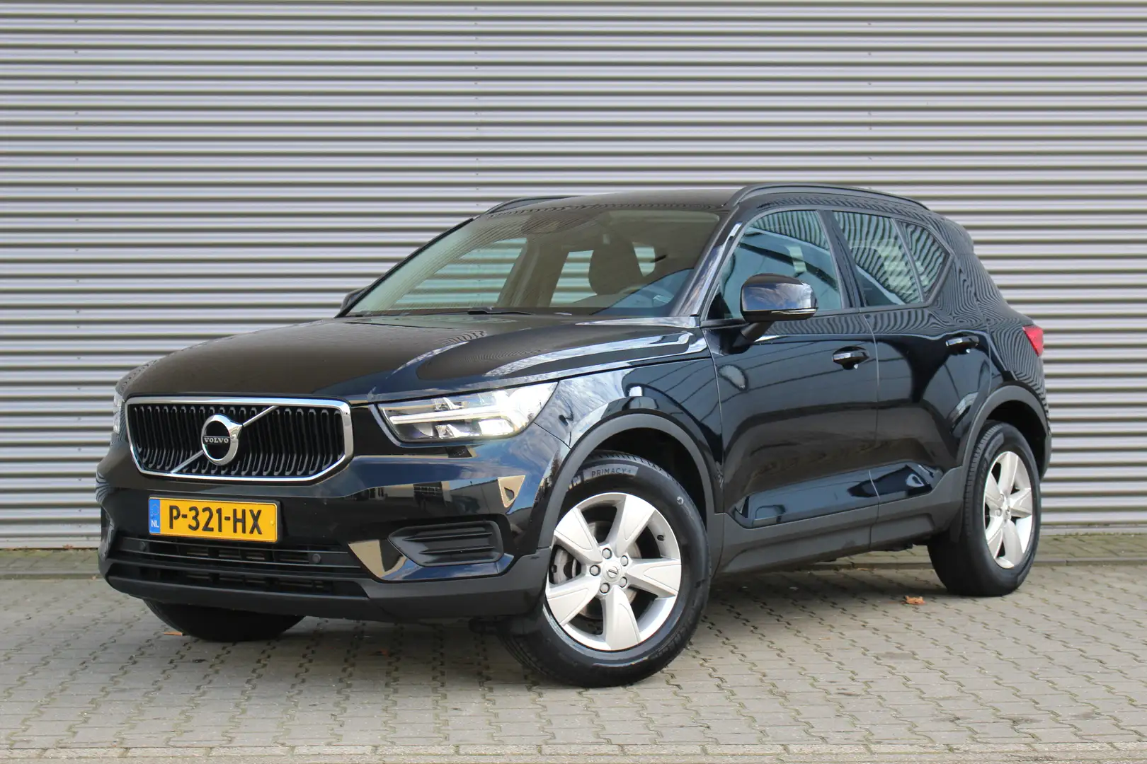 Volvo XC40 1.5 T2 Momentum Core | CarPlay | NAV.|Climate & Cr Noir - 1