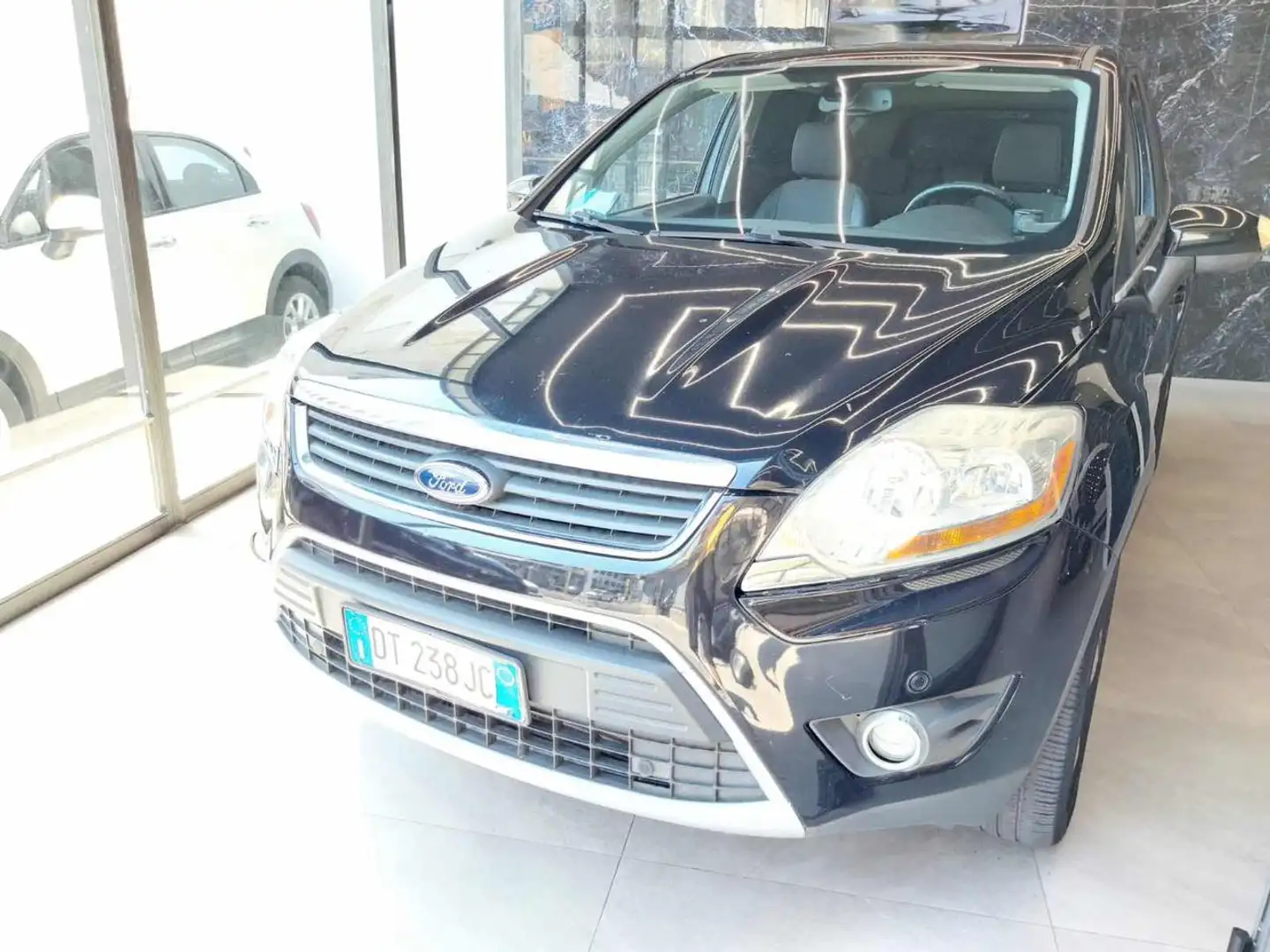 Ford Kuga 2.0 TDCi 136 CV 4WD Titanium (Garanzia 12 Mesi) Nero - 2