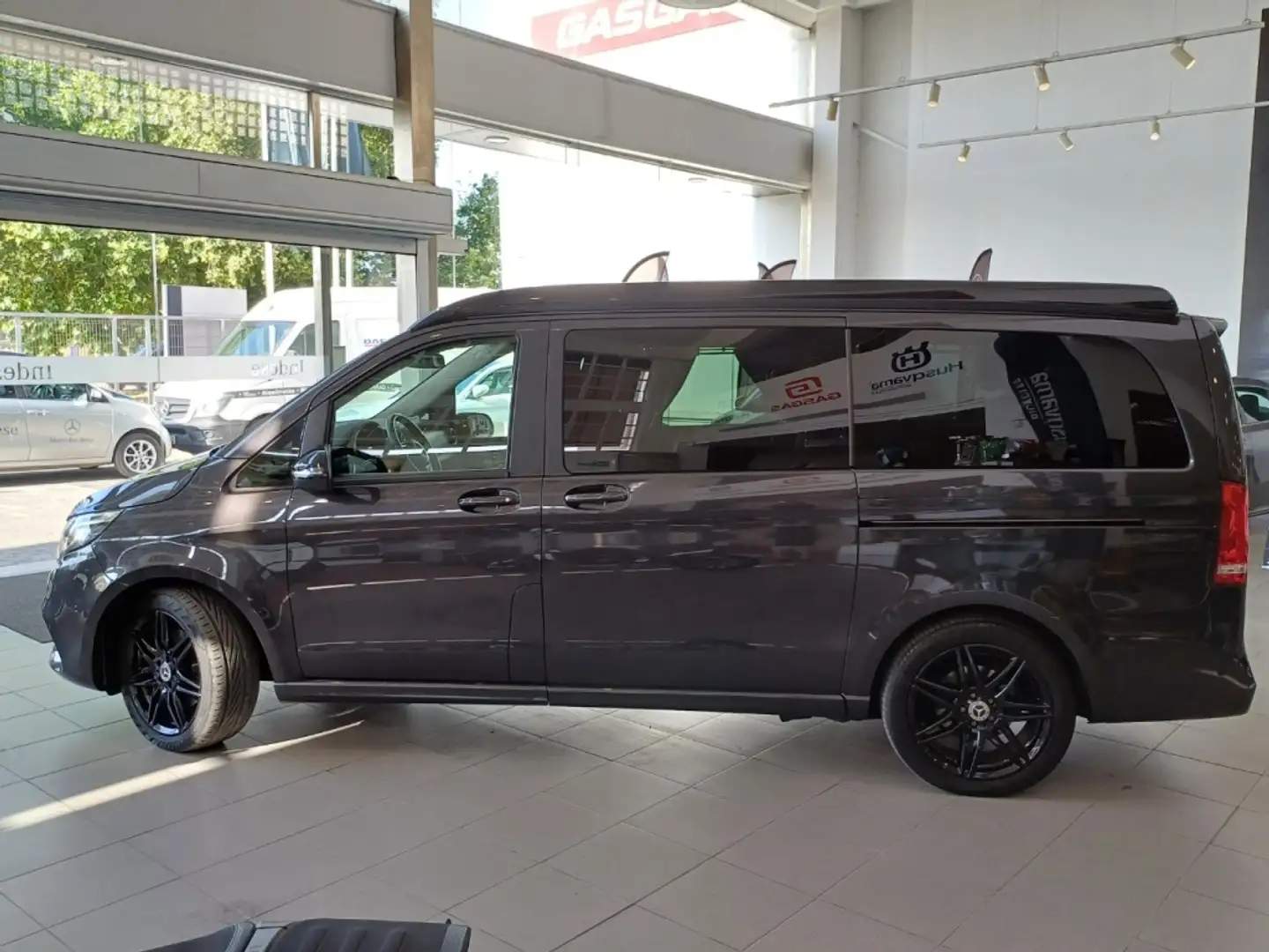 Mercedes-Benz V 300d Marco Polo Horizon 4MATIC Gris - 2