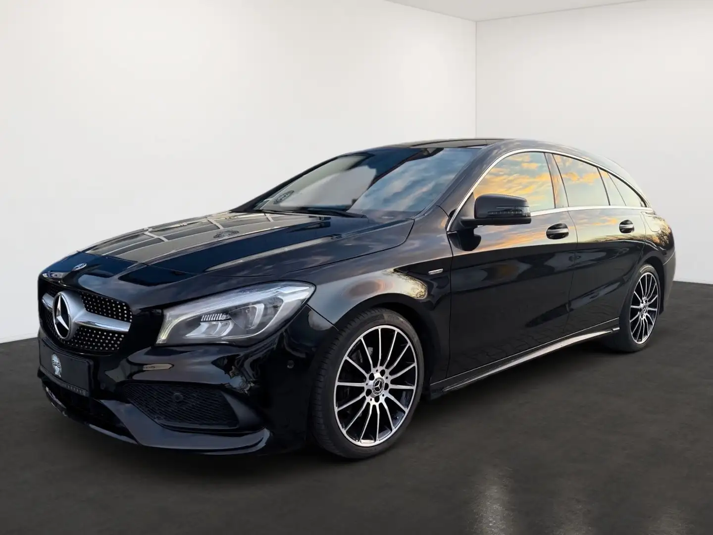 Mercedes-Benz CLA 180 Shooting Brake AMG-Line/TüV & Service Schwarz - 1
