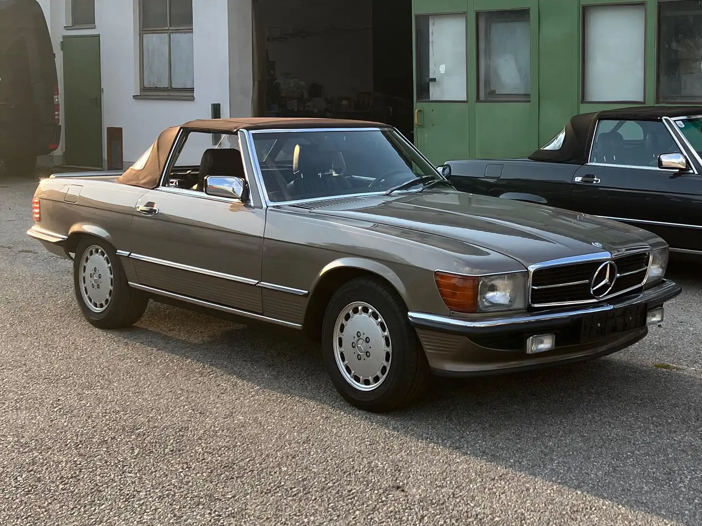 Mercedes-Benz SL 300 300 SL Roadster R107E30 (ABS) Beige - 1